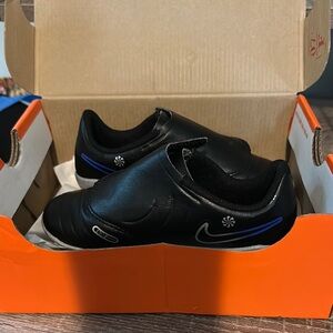 Nike JR Legend Cleats Sleek Design